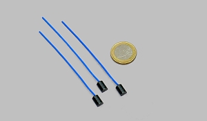 UHF RFID micro tag with flexible antenna